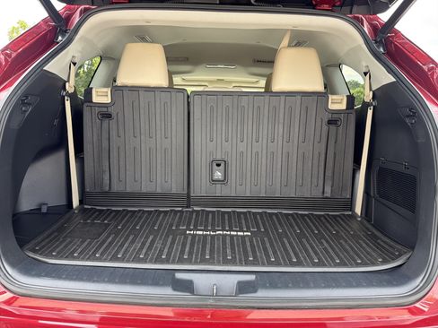 Used 2023 Toyota Highlander XLE FWD image 28