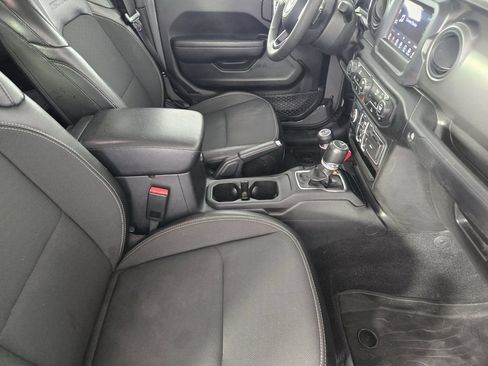 Used 2023 Jeep Gladiator Sport AWD/4WD image 16