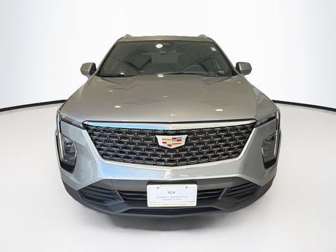 Used 2024 Cadillac XT4 Luxury w/ Cold Weather Package FWD image 2