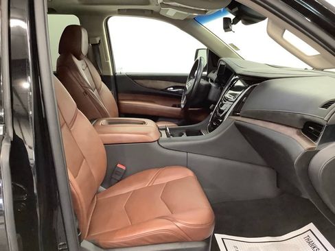 Used 2019 Cadillac Escalade ESV Premium Luxury AWD/4WD image 37