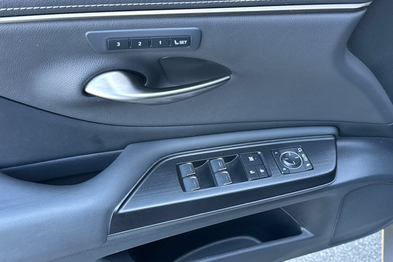 Used 2021 Lexus ES 350 w/ Premium Package FWD image 10