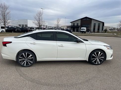Used 2021 Nissan Altima 2.5 SR w/ SR Premium Package image 2