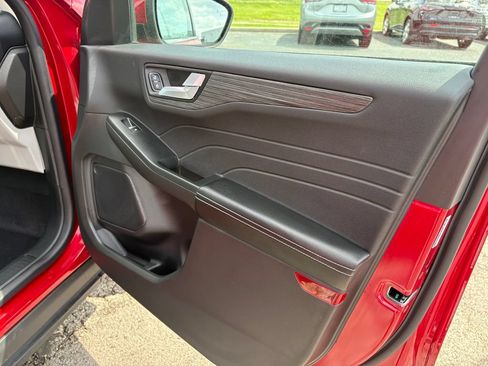 Used 2023 Ford Escape Platinum AWD/4WD image 11