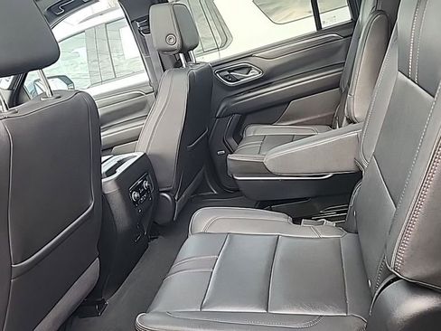 Used 2022 Chevrolet Suburban RST w/ Luxury Package AWD/4WD image 2