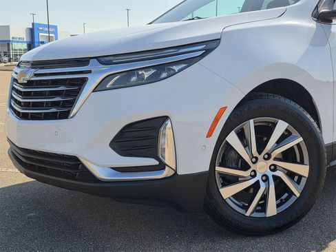 Used 2023 Chevrolet Equinox Premier image 2