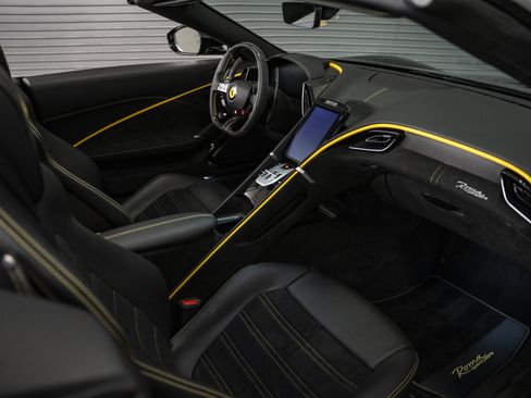 Used 2025 Ferrari Roma Spider RWD image 36