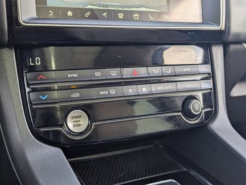 Used 2020 Jaguar F-PACE Premium image 29