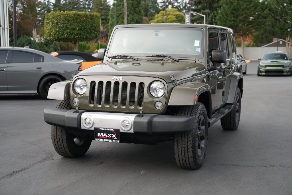 Used 2015 Jeep Wrangler Unlimited Sahara w/ Connectivity Group AWD/4WD image 4
