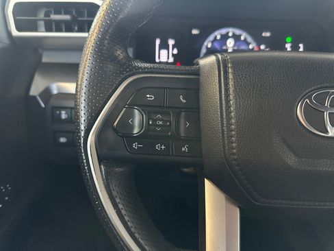 Used 2025 Toyota 4Runner SR5 RWD image 18