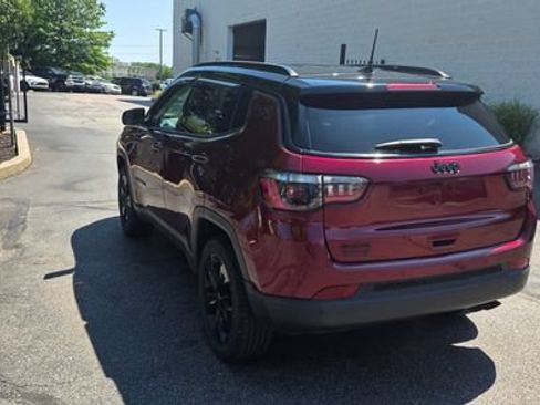 Used 2021 Jeep Compass Latitude AWD/4WD image 2
