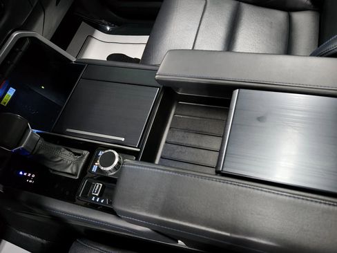 Used 2023 Toyota Tundra Platinum image 38