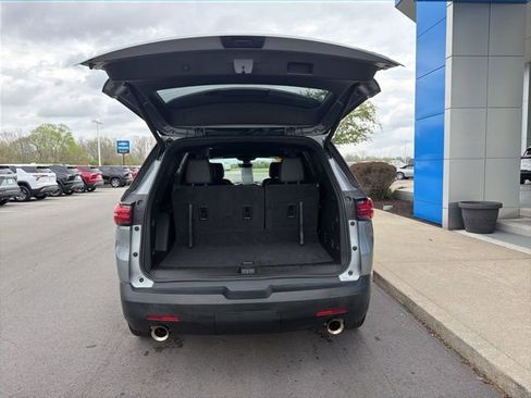 Used 2023 Chevrolet Traverse RS FWD image 10