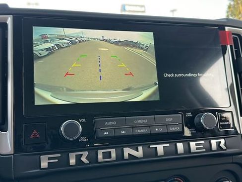 Certified 2025 Nissan Frontier SV image 37
