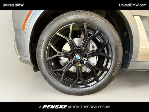 Certified 2023 BMW X7 xDrive40i w/ Premium Package AWD/4WD image 2