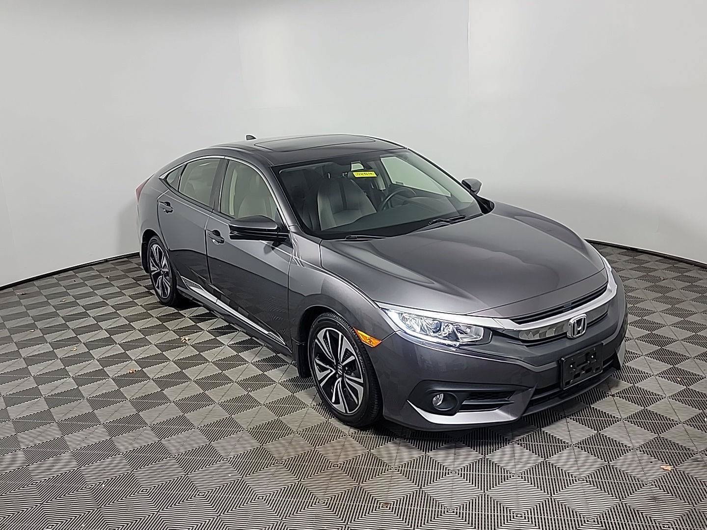Certified 2018 Honda Civic EX-T image 2
