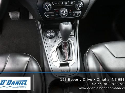 Used 2020 Jeep Cherokee Trailhawk w/ Cold Weather Group AWD/4WD image 32