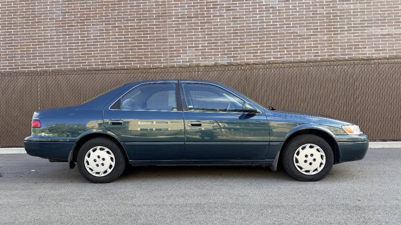 Used 1998 Toyota Camry LE FWD image 3