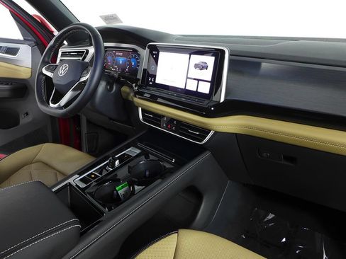 Certified 2025 Volkswagen Atlas Cross Sport SE FWD image 13