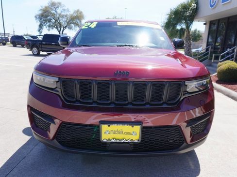 Used 2024 Jeep Grand Cherokee Altitude image 2