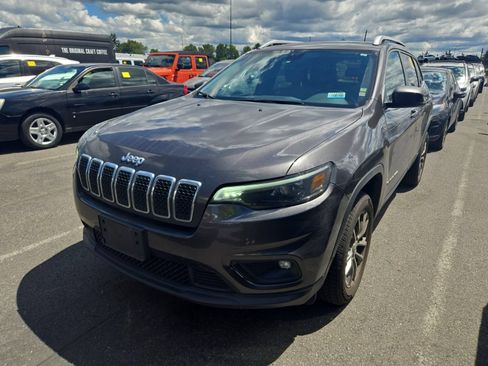 Used 2019 Jeep Cherokee Latitude Plus w/ Comfort/Convenience Group AWD/4WD image 2