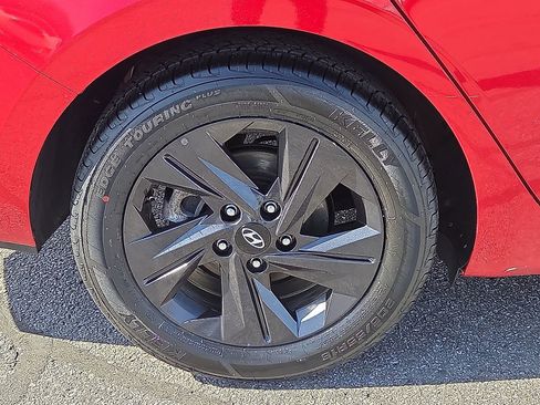 Used 2022 Hyundai Elantra SEL image 7