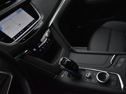 Used 2023 Cadillac XT5 Sportv w/ Technology Package image 25