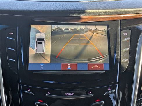 Used 2018 Cadillac Escalade Luxury image 32
