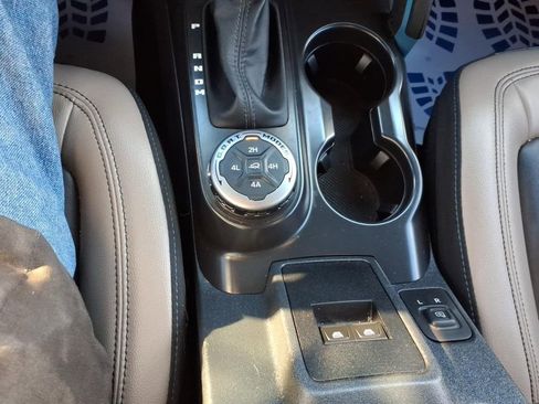 Used 2024 Ford Bronco Wildtrak image 11