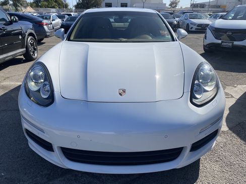 Used 2014 Porsche Panamera image 3