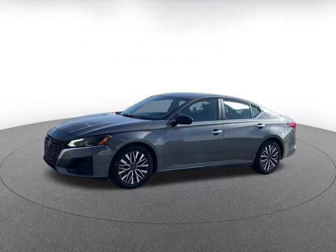 Used 2025 Nissan Altima 2.5 SV image 8