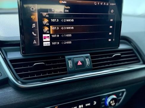 Used 2021 Audi Q5 2.0T Premium Plus w/ Premium Plus Package AWD/4WD image 13