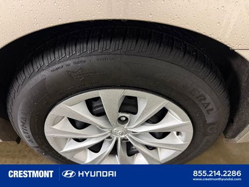 Used 2016 Toyota Camry LE image 16