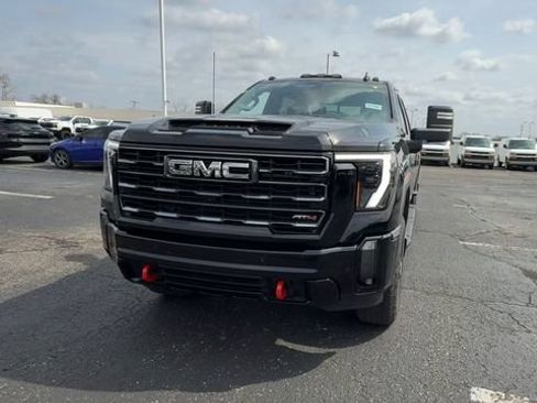 Used 2024 GMC Sierra 2500 AT4 w/ Technology Package AWD/4WD image 3