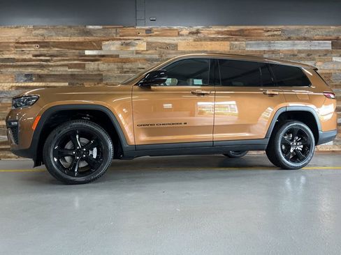 New 2026 Jeep Grand Cherokee L Limited AWD/4WD image 18