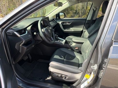 Used 2022 Toyota RAV4 XLE Premium image 3