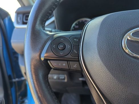 Used 2021 Toyota RAV4 XLE Premium image 17