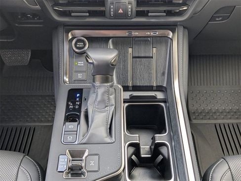 Used 2025 Lexus GX 550 image 20