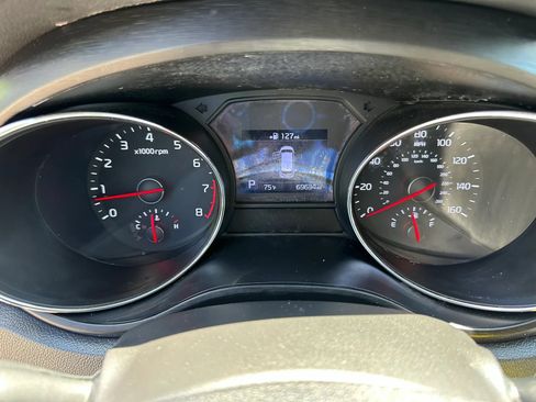 Used 2019 Kia Sedona LX FWD image 15