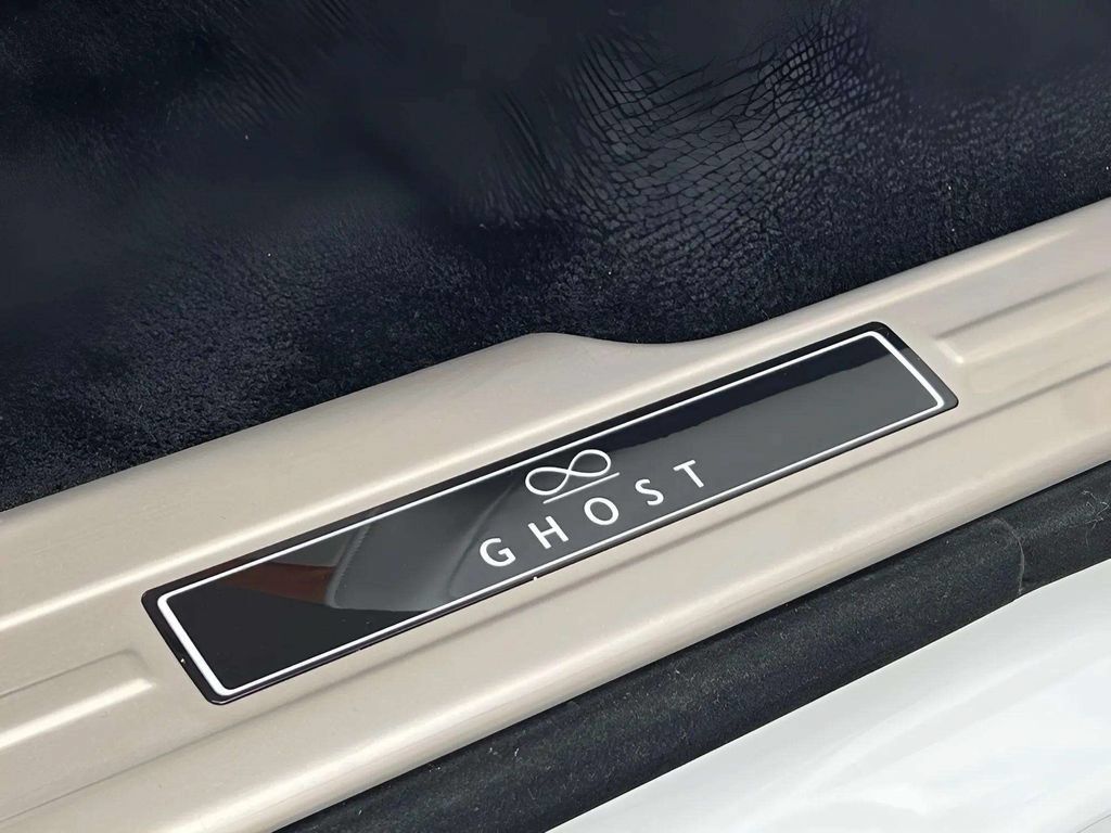 Certified 2025 Rolls-Royce Ghost Black Badge AWD/4WD image 11