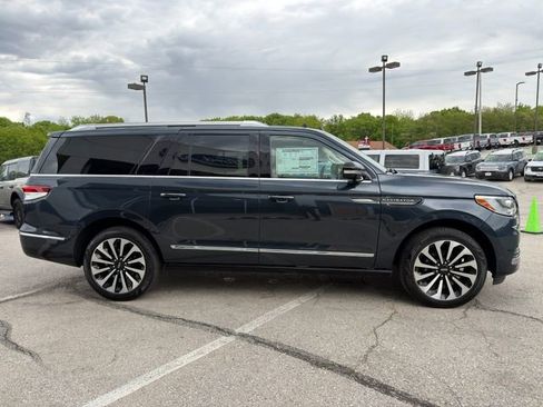 Used 2024 Lincoln Navigator L Reserve AWD/4WD image 8