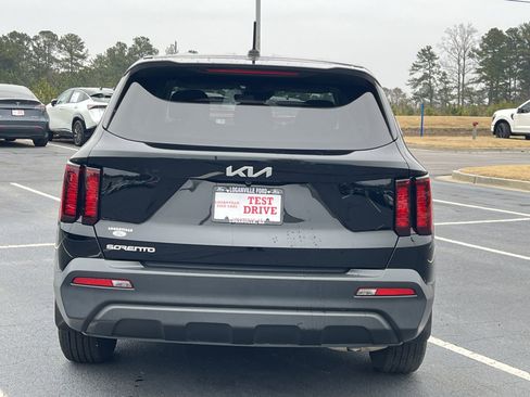 Used 2023 Kia Sorento LX image 25
