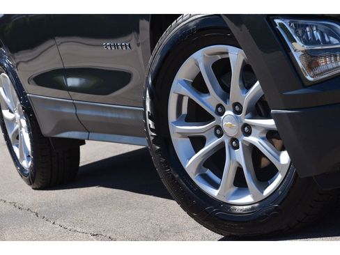 Used 2020 Chevrolet Equinox LT w/ Driver Convenience Package image 11