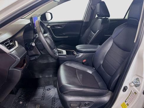 Used 2025 Toyota RAV4 Limited FWD image 19