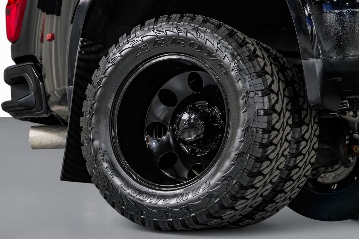 Used 2025 Chevrolet Silverado 3500 High Country w/ High Country Premium Package AWD/4WD image 56