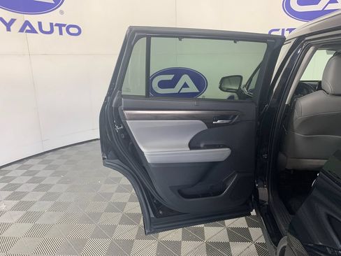 Used 2021 Toyota Highlander Limited AWD/4WD image 30
