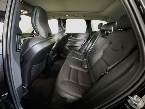 Used 2025 Volvo XC60 B5 Plus image 25