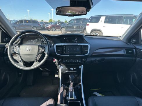 Used 2017 Honda Accord Touring image 21