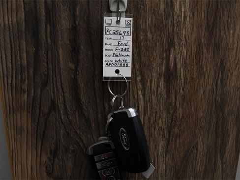 Used 2017 Ford F350 Platinum w/ Platinum Ultimate Package image 31