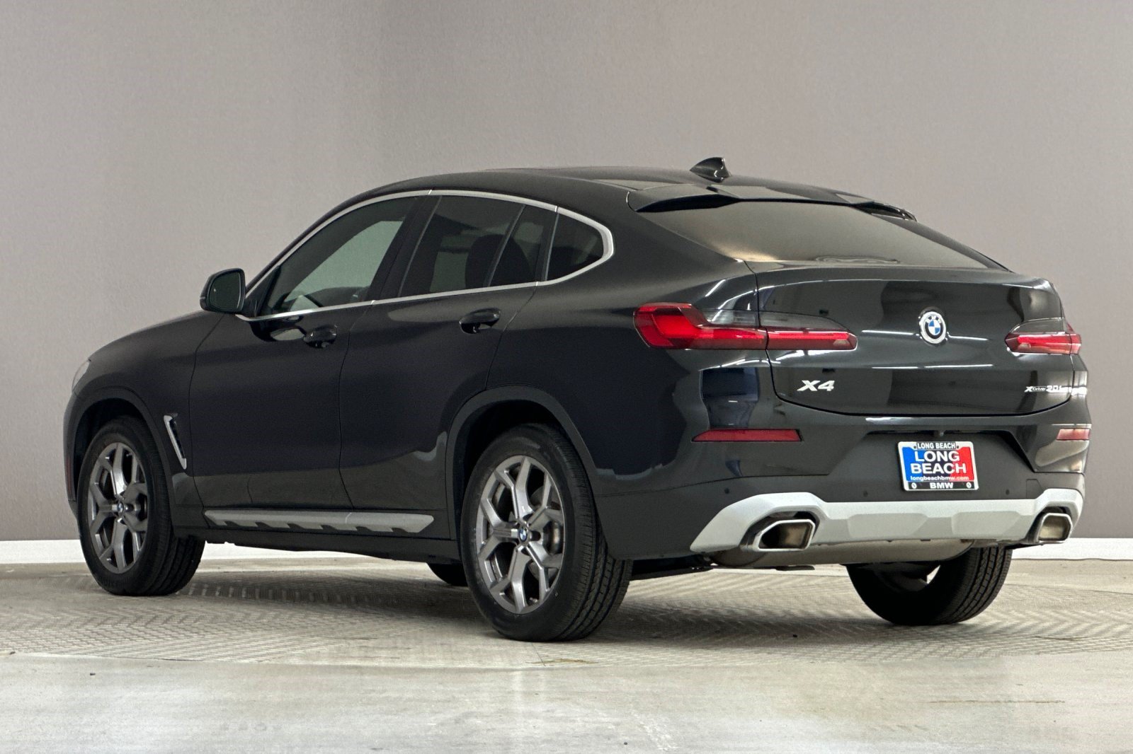 Used 2024 BMW X4 xDrive30i w/ Premium Package AWD/4WD image 3