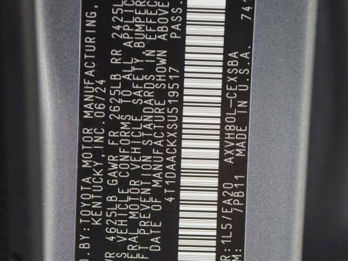 Used 2025 Toyota Camry SE FWD image 26
